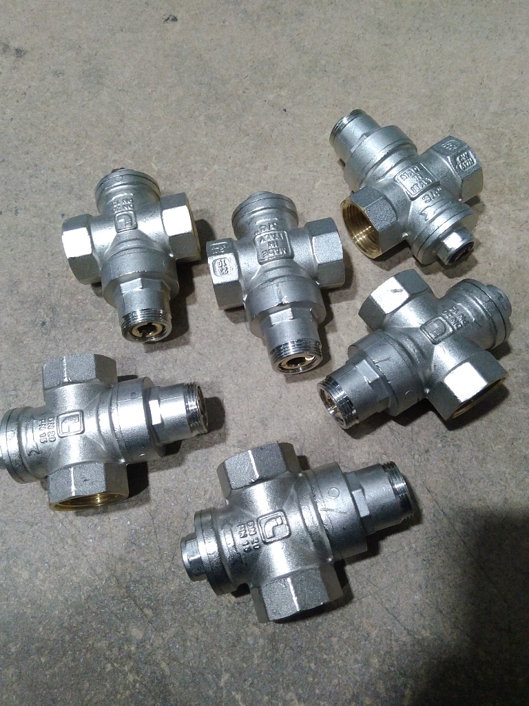 Уцененный товар (нет колпачков, царапины): Itap Редуктор давления Minibrass 361 3/4  (с подсоединением для манометра 1/4 ). Фото 0