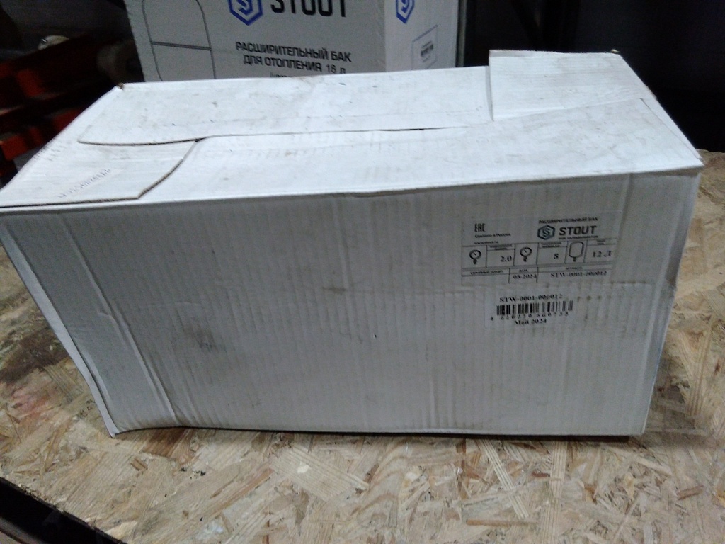 Уцененный товар (вмятина): Расширительный бак STOUT STW-0001 гидроаккумулятор 12 л. вертикальный (цвет синий). Фото 0